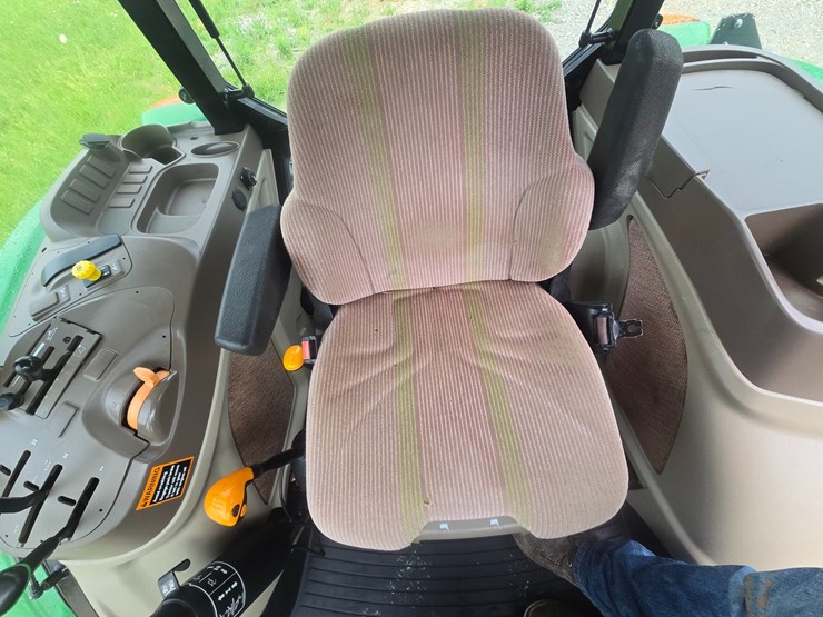 john-deere-6105d-image-35