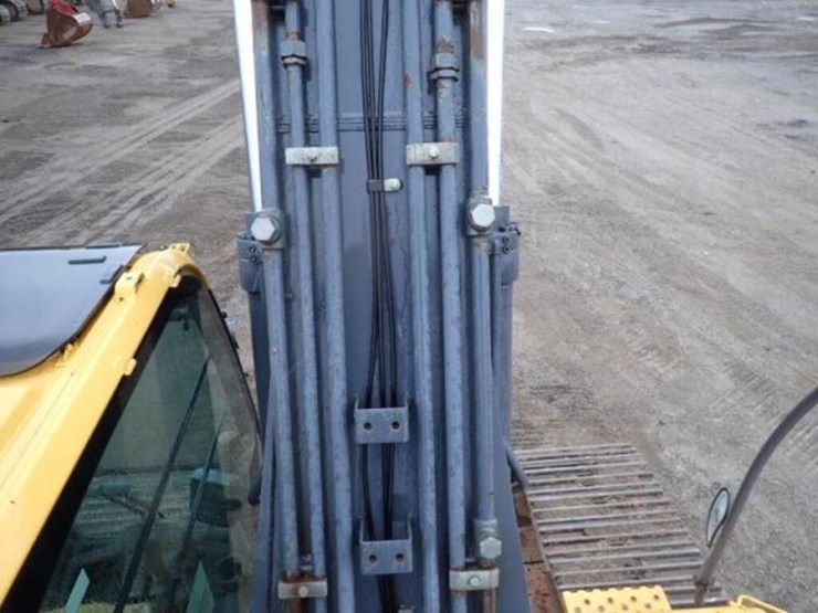 2010-deere-270d-lc-image-71