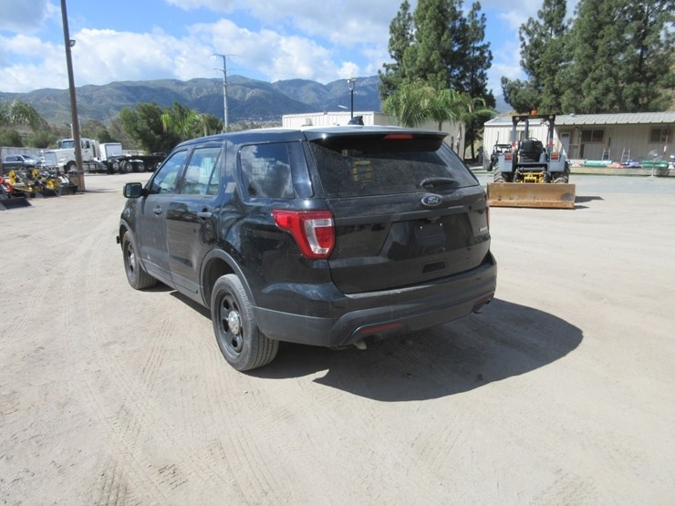 2017-ford-explorer-image-4
