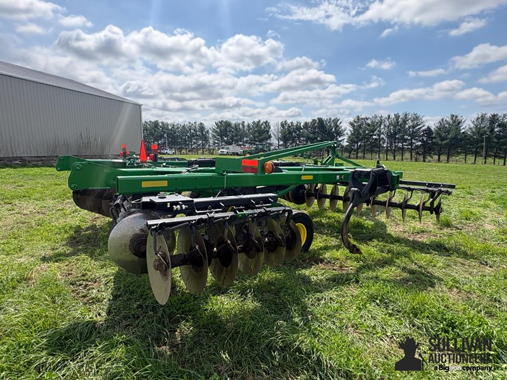 2020-john-deere-2720-image-5
