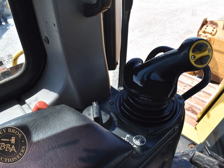 2014-komatsu-d65wx-17-image-31