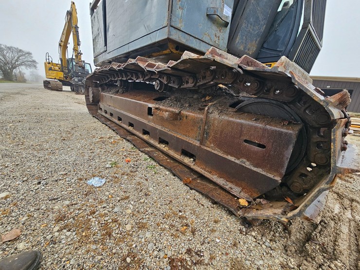 2010-deere-200d-lc-image-56