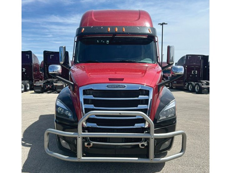 2021-freightliner-cascadia-126-image-3