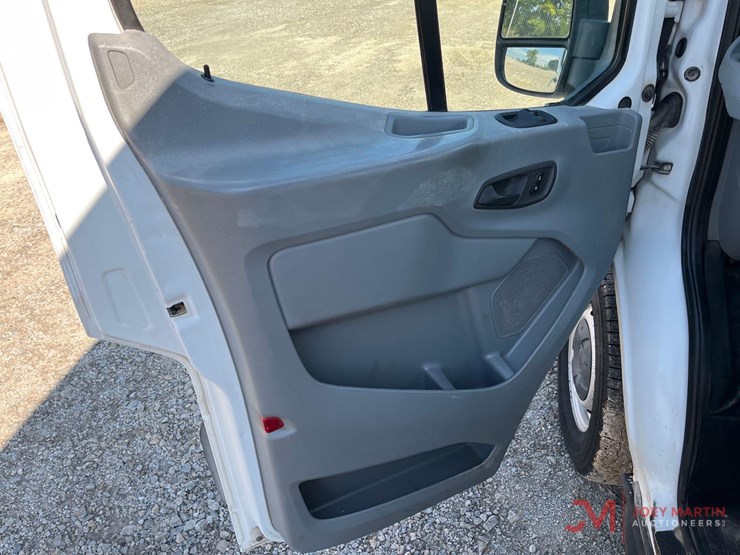 2019-ford-transit-image-17
