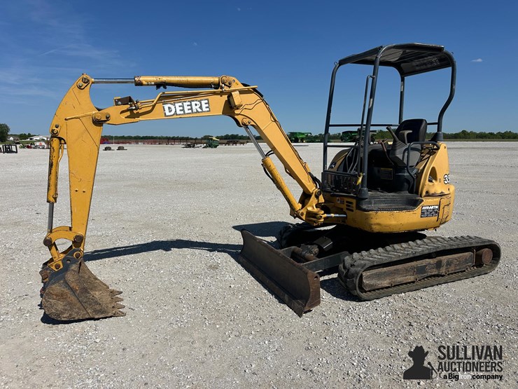 2005-deere-35c-image-1