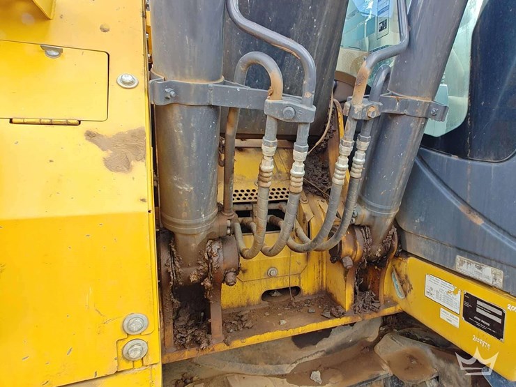 2020-deere-135g-image-20