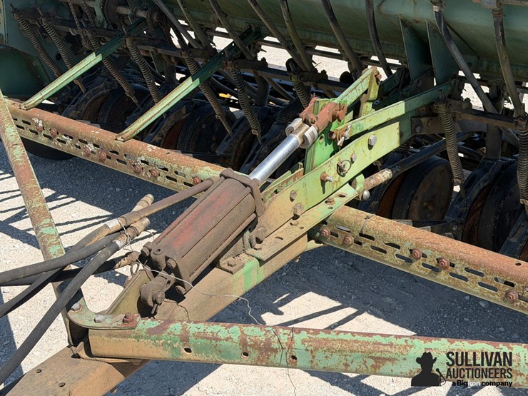 john-deere-8300-image-11