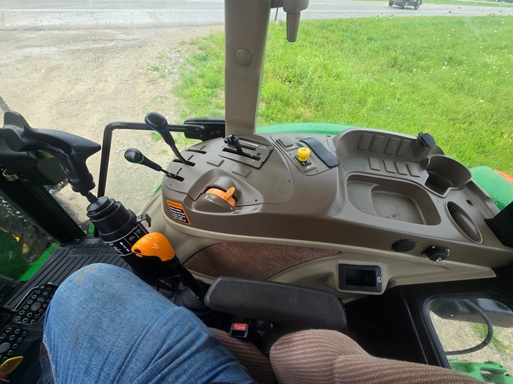 john-deere-6105d-image-36