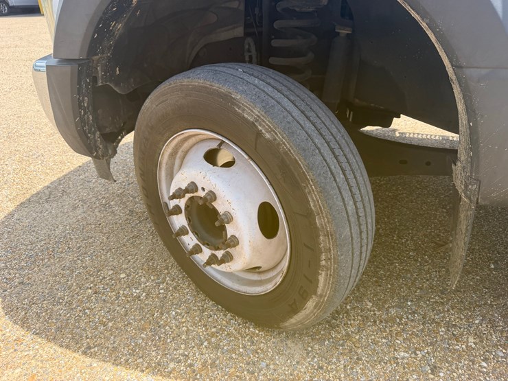 2017-ford-f550-image-10