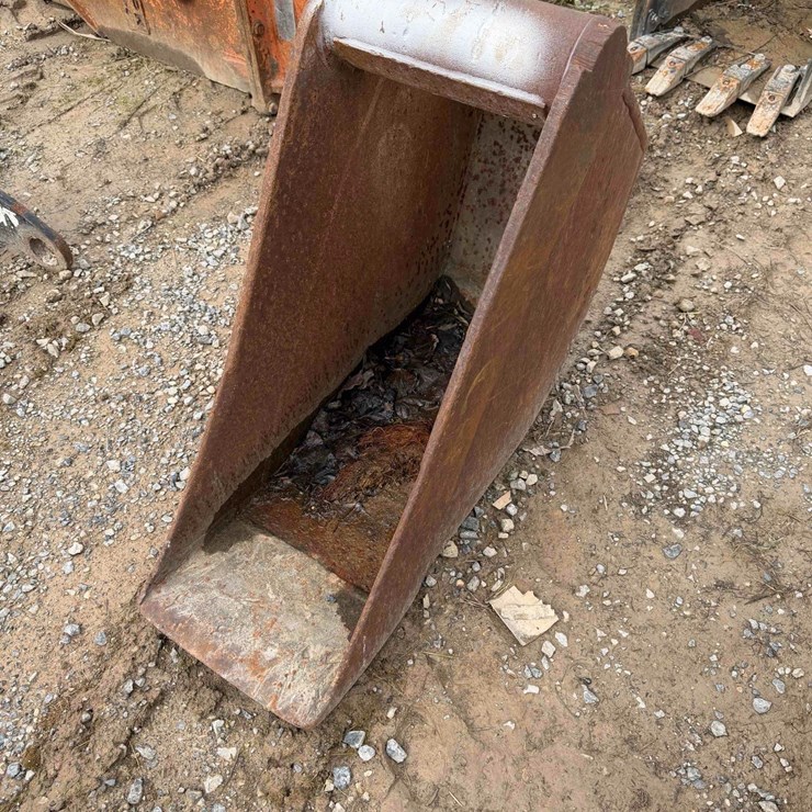 12” Cutting Edge Bucket