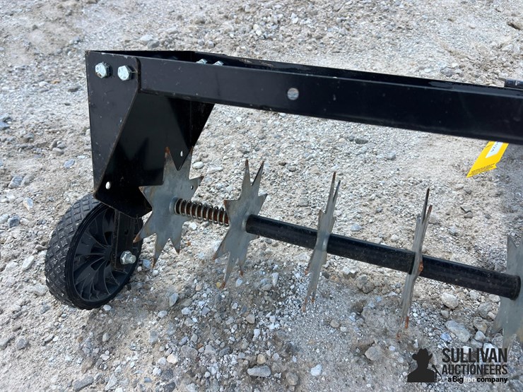 agri-fab-41"-pull-type-lawn-thatcher-image-9