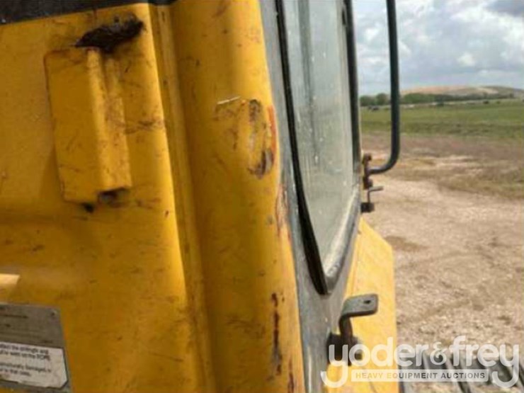 2017-komatsu-pc210-lc-11-image-25