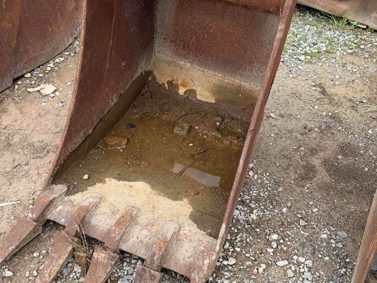 22”-cp-toothed-bucket-image-1