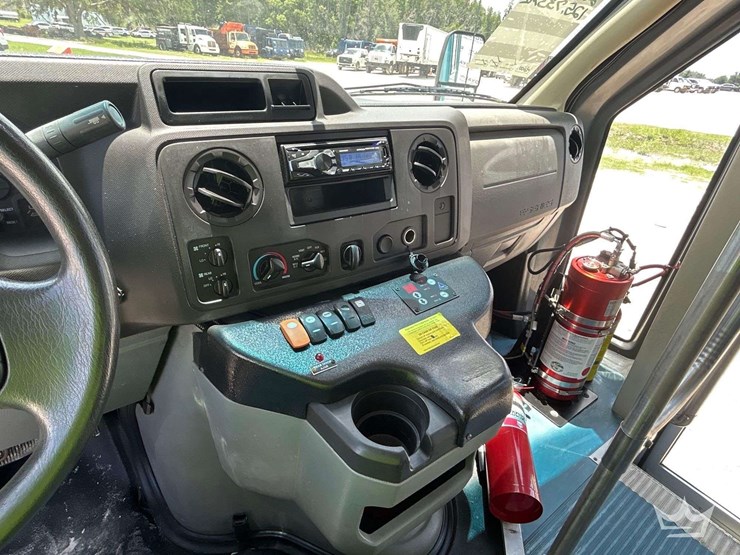 2017-ford-e450-image-16