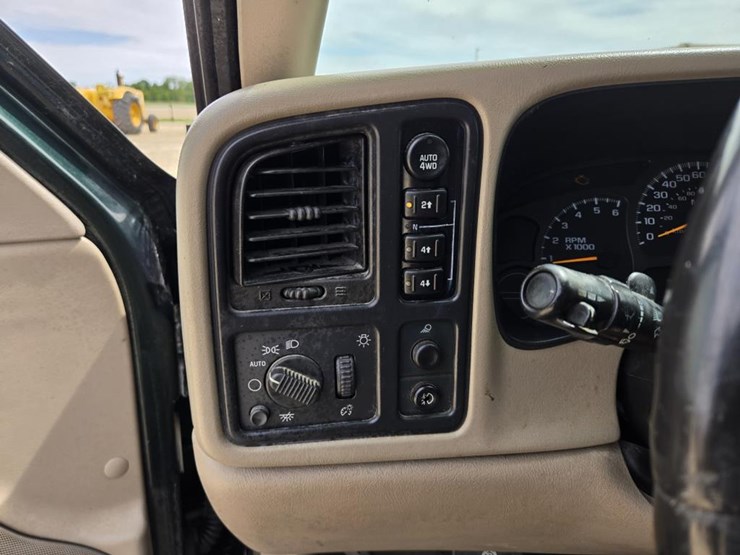 2004-chevrolet-1500-image-26