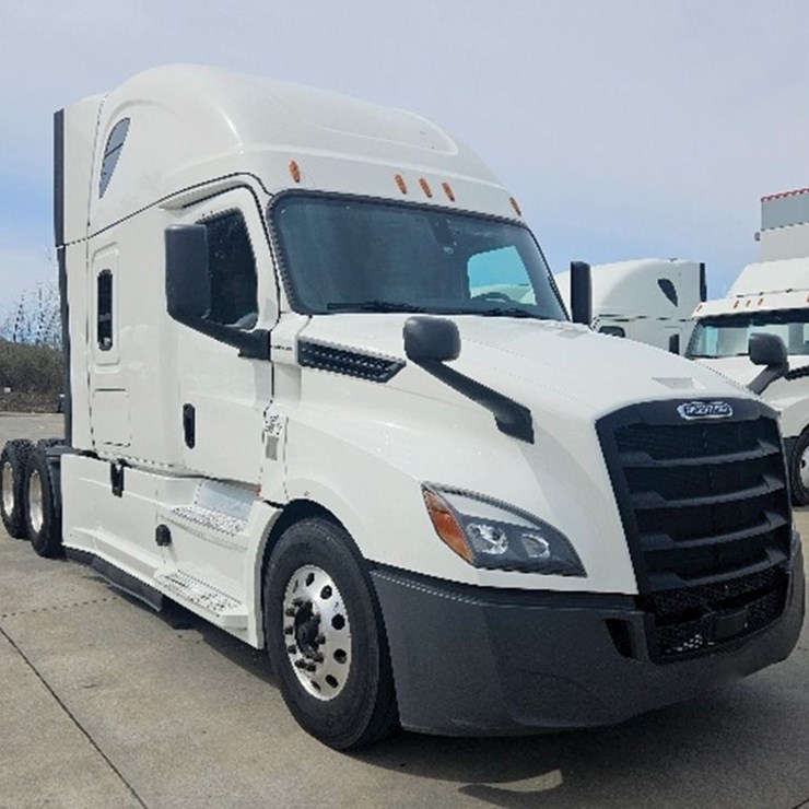 2020 FREIGHTLINER CASCADIA 126