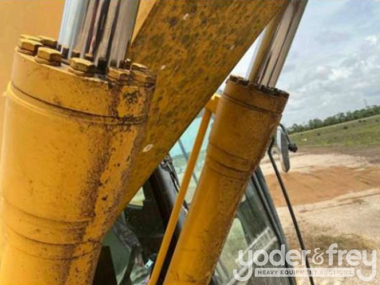 2017-komatsu-pc210-lc-11-image-12