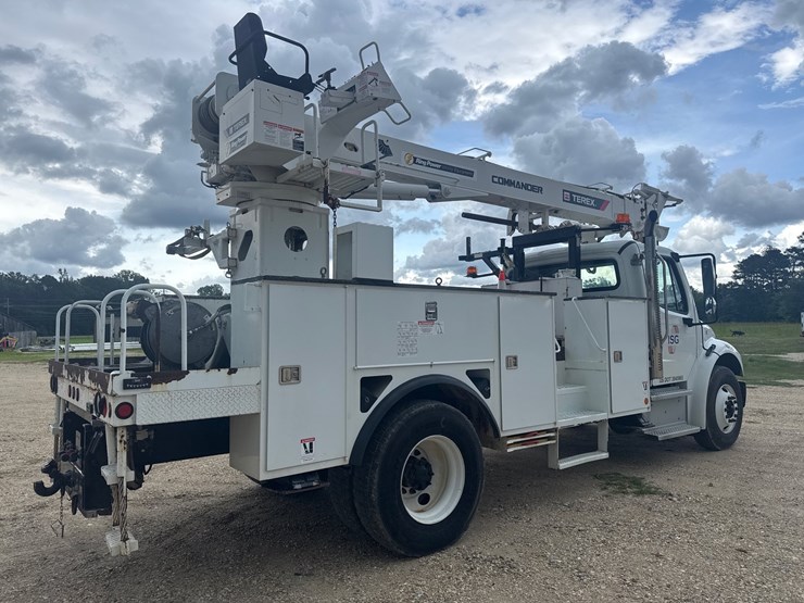 2020-freightliner-m2-106-image-36