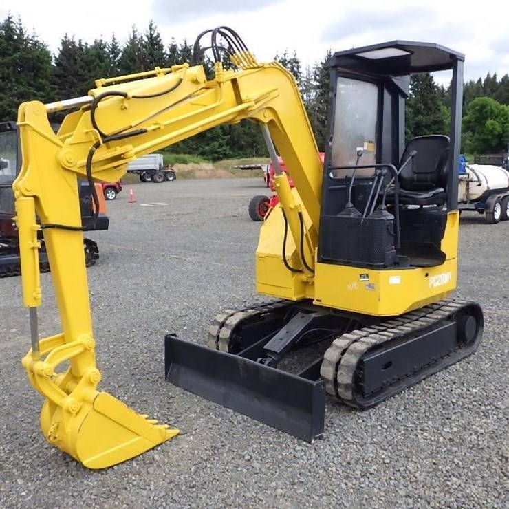 KOMATSU PC28UU