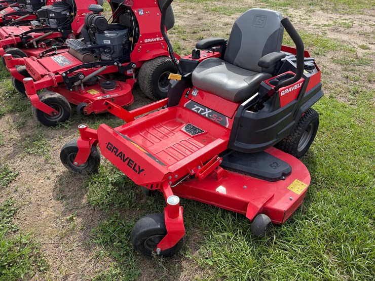 #6007-•-gravely-52"-ztx52-zero-turn-lawnmower-image-1