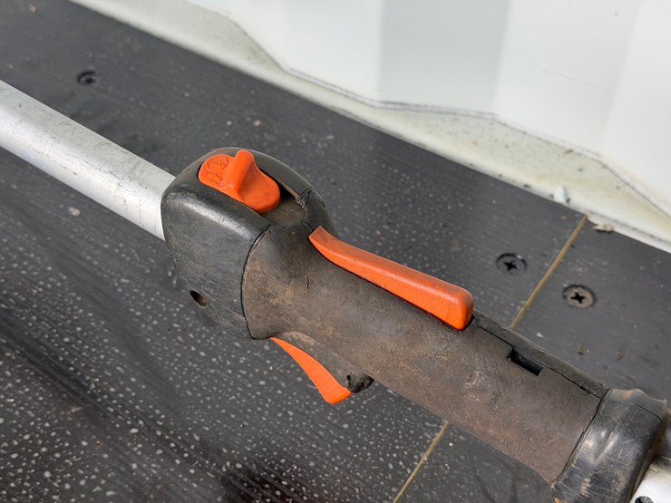 #6061-•-stihl-fs111r-edger-image-6