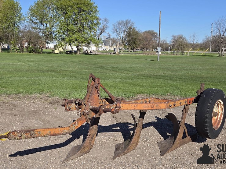 allis-chalmers-3-bottom-plow-image-1