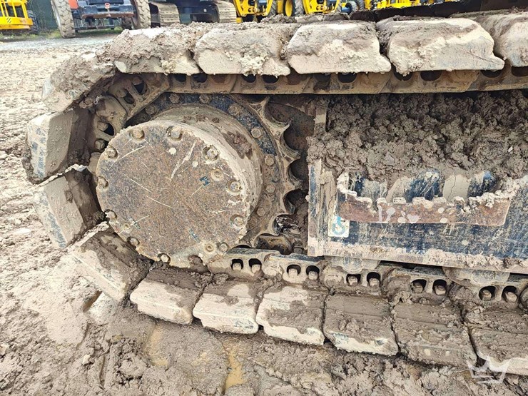 2020-deere-135g-image-23