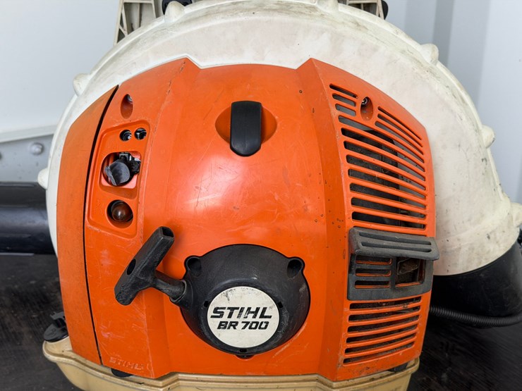 #6028-•-stihl-br-700-backpack-leaf-blower-image-2