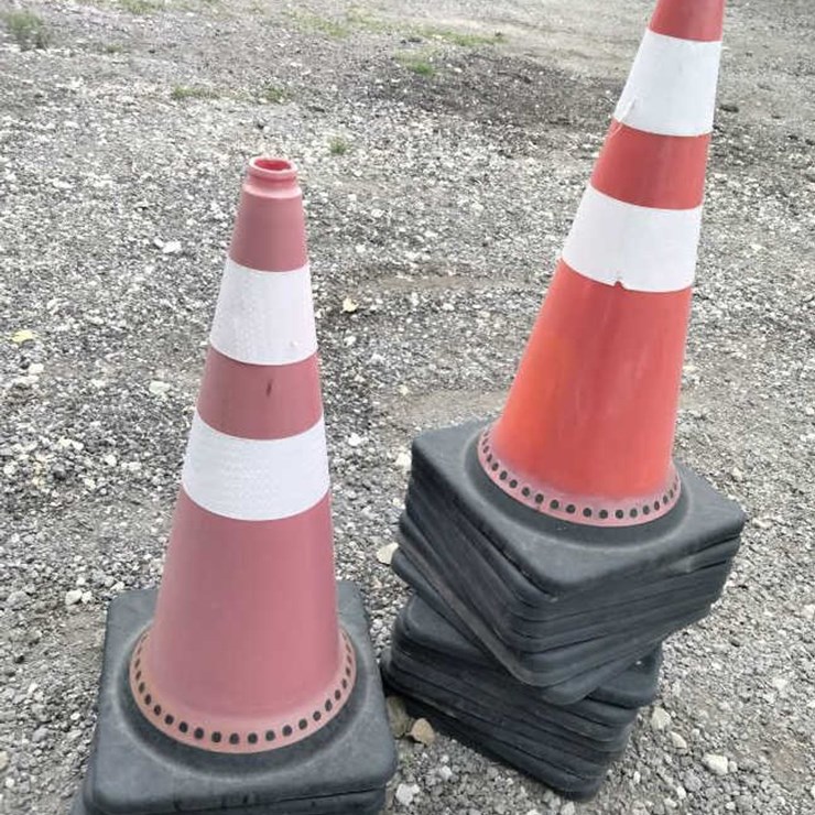 #170 • (22) Used Safety Cones
