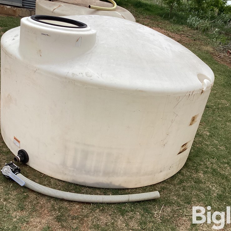 1,100 Gallon Storage Tank