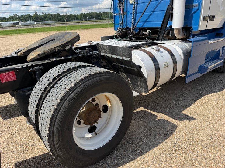 #16237-•-2016-volvo-vnl2t300-image-6
