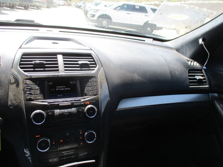 2017-ford-explorer-image-9