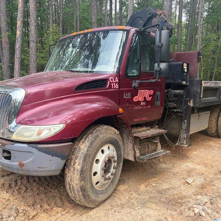 2004 INTERNATIONAL 4400