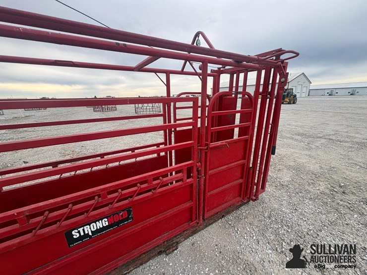 stronghold-cattle-chute-image-11