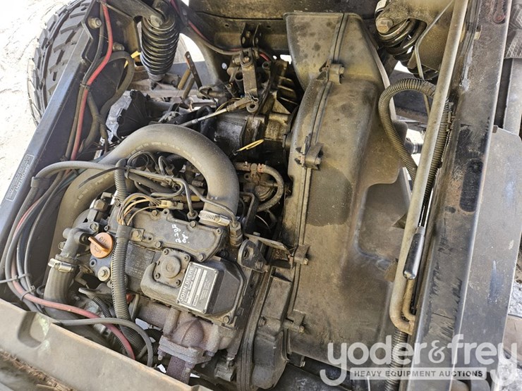 2012-john-deere-gator-image-15