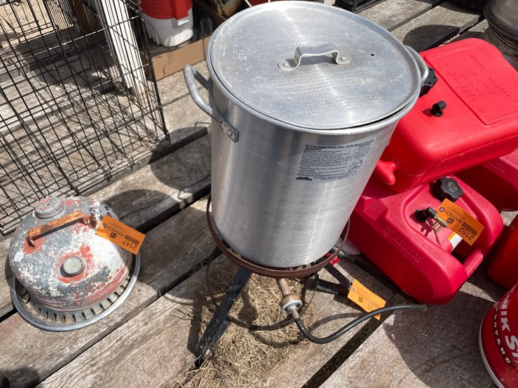 #2150-•-propane-cooker-and-(2)-kettles-image-2