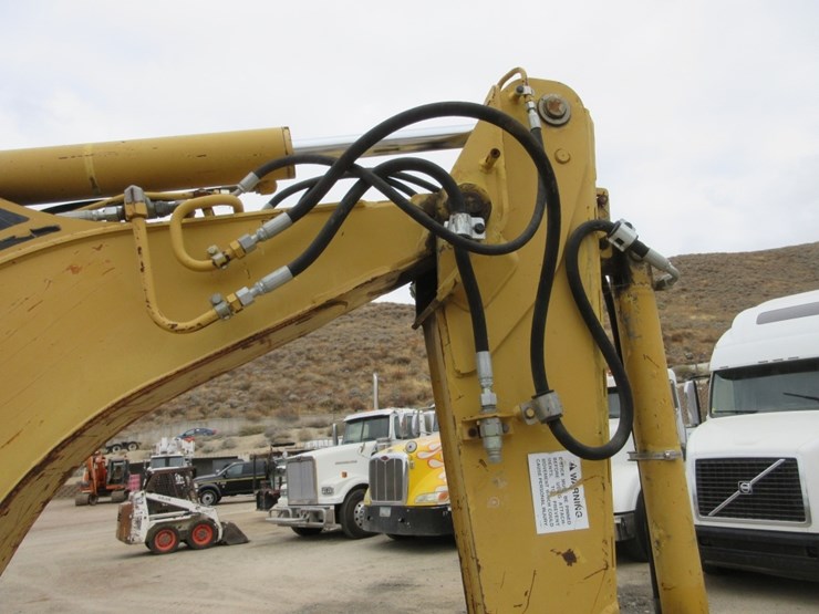 2022-caterpillar-416c-image-23