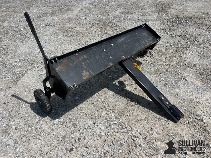 agri-fab-41"-pull-type-lawn-thatcher-image-3