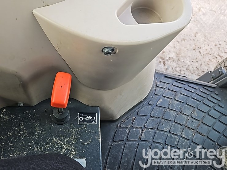 2020-kubota-m6060hd-image-22