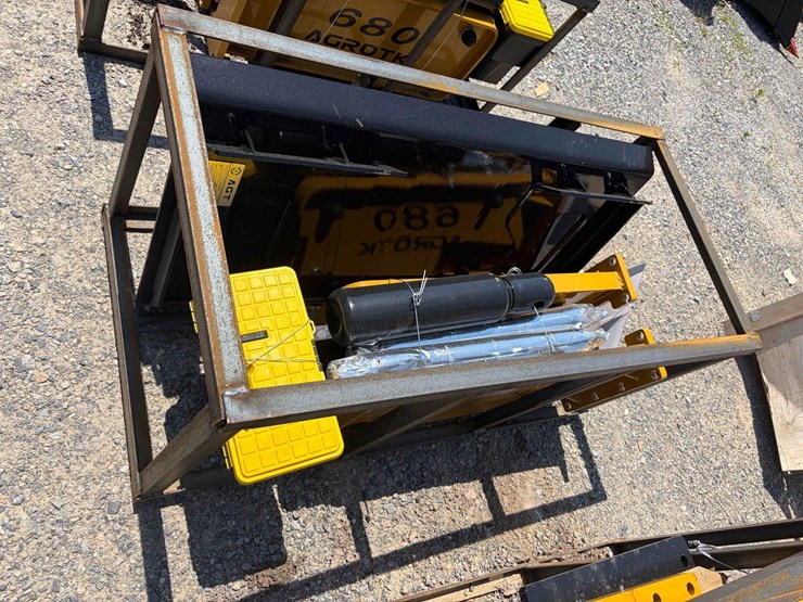 new-680-agrotk-sshh680-skid-steer-hydraulic-hammer-image-1