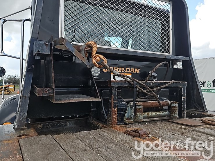 2014-peterbilt-337-image-22