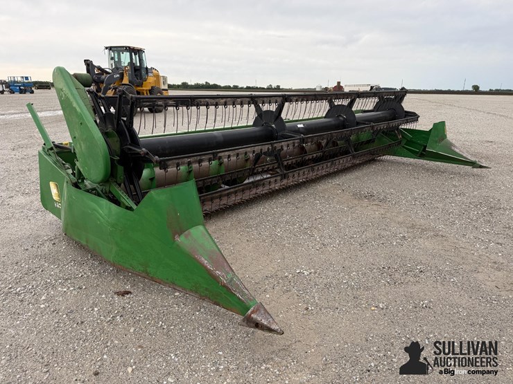 john-deere-220-image-3