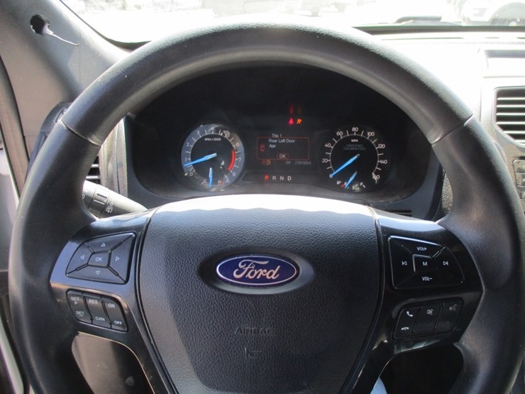 2017-ford-explorer-image-11