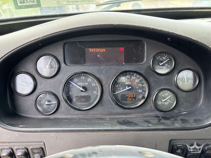 2017-peterbilt-337-image-35