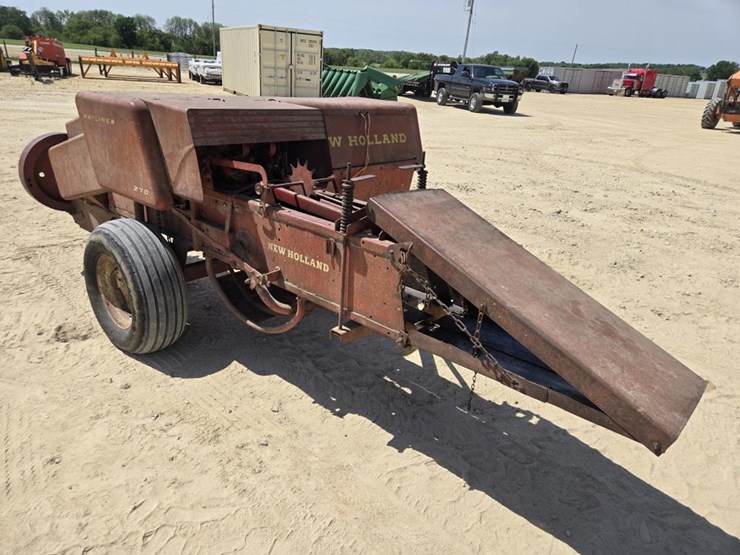 new-holland-270-image-6