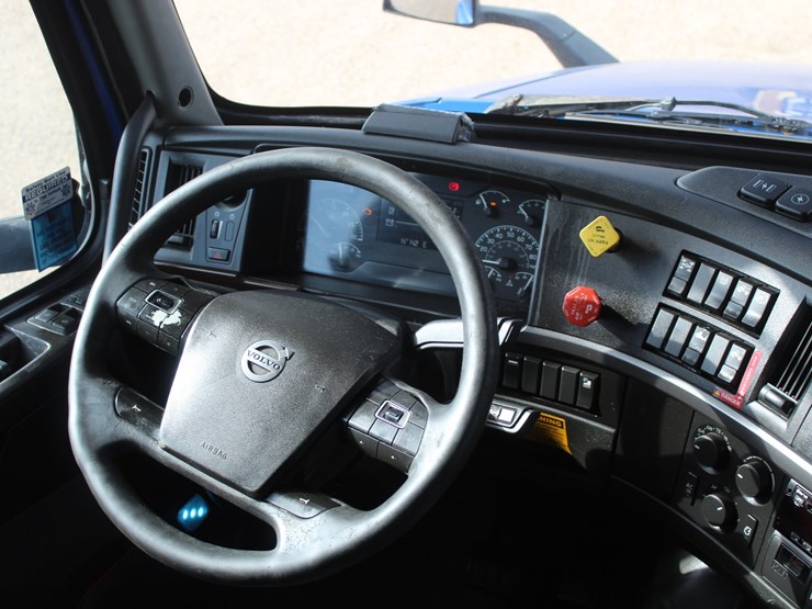 #16232-•-2019-volvo-tractor-truck-image-15