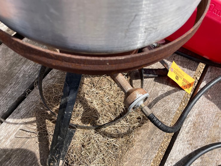 #2150-•-propane-cooker-and-(2)-kettles-image-16