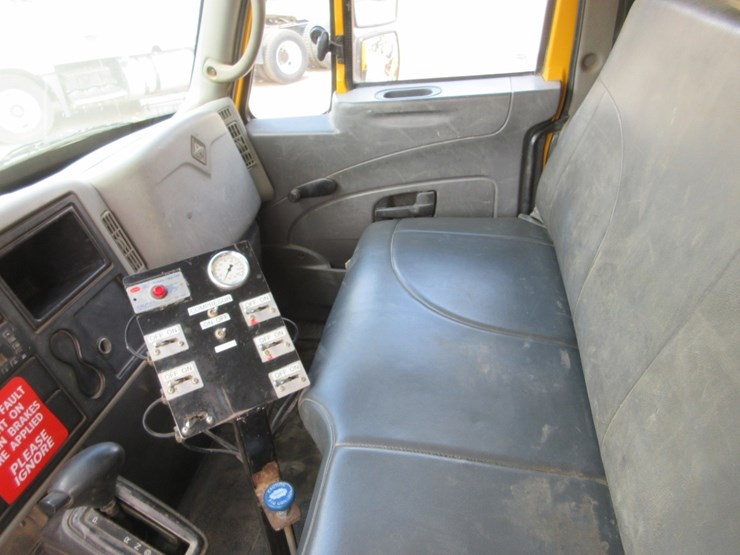 2011-international-durastar-4300-image-8