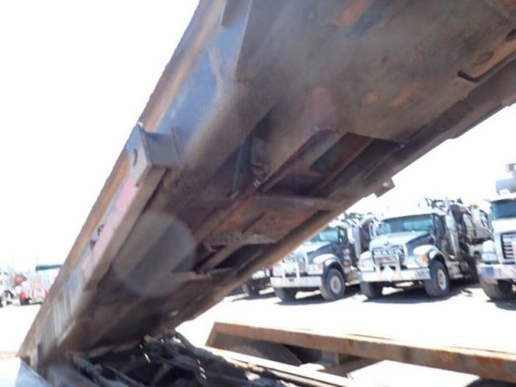 2015-mack-granite-gu813-image-94