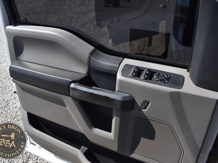2017-ford-f550-xl-image-26